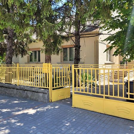Tulipan Vendeghaz Apartment Siofok Ngoại thất bức ảnh