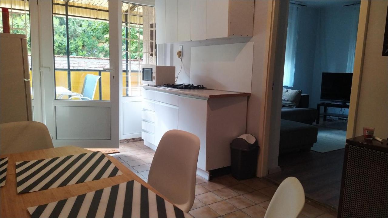 Tulipan Vendeghaz Apartment Siofok Ngoại thất bức ảnh