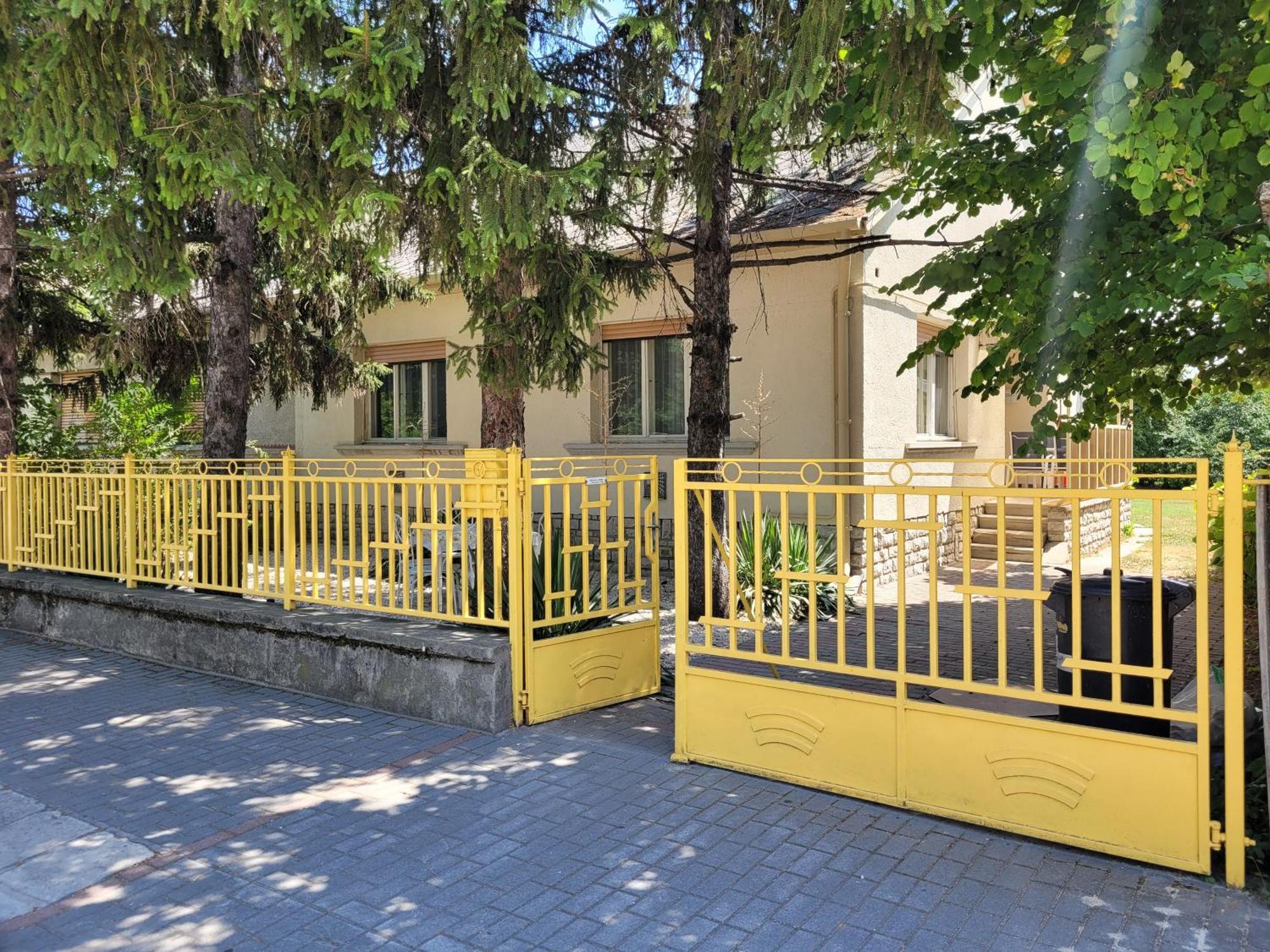 Tulipan Vendeghaz Apartment Siofok Ngoại thất bức ảnh